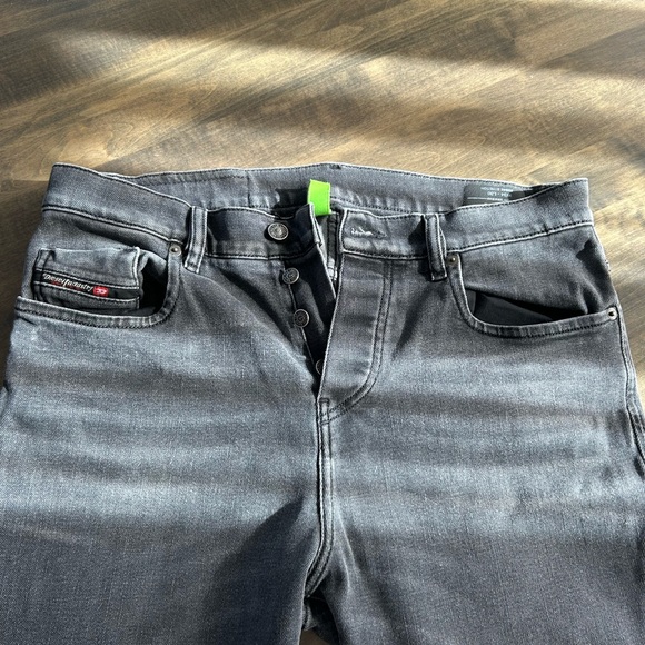 Diesel D-Viker Straight Men's Charcoal Jeans - Picture 3 of 9